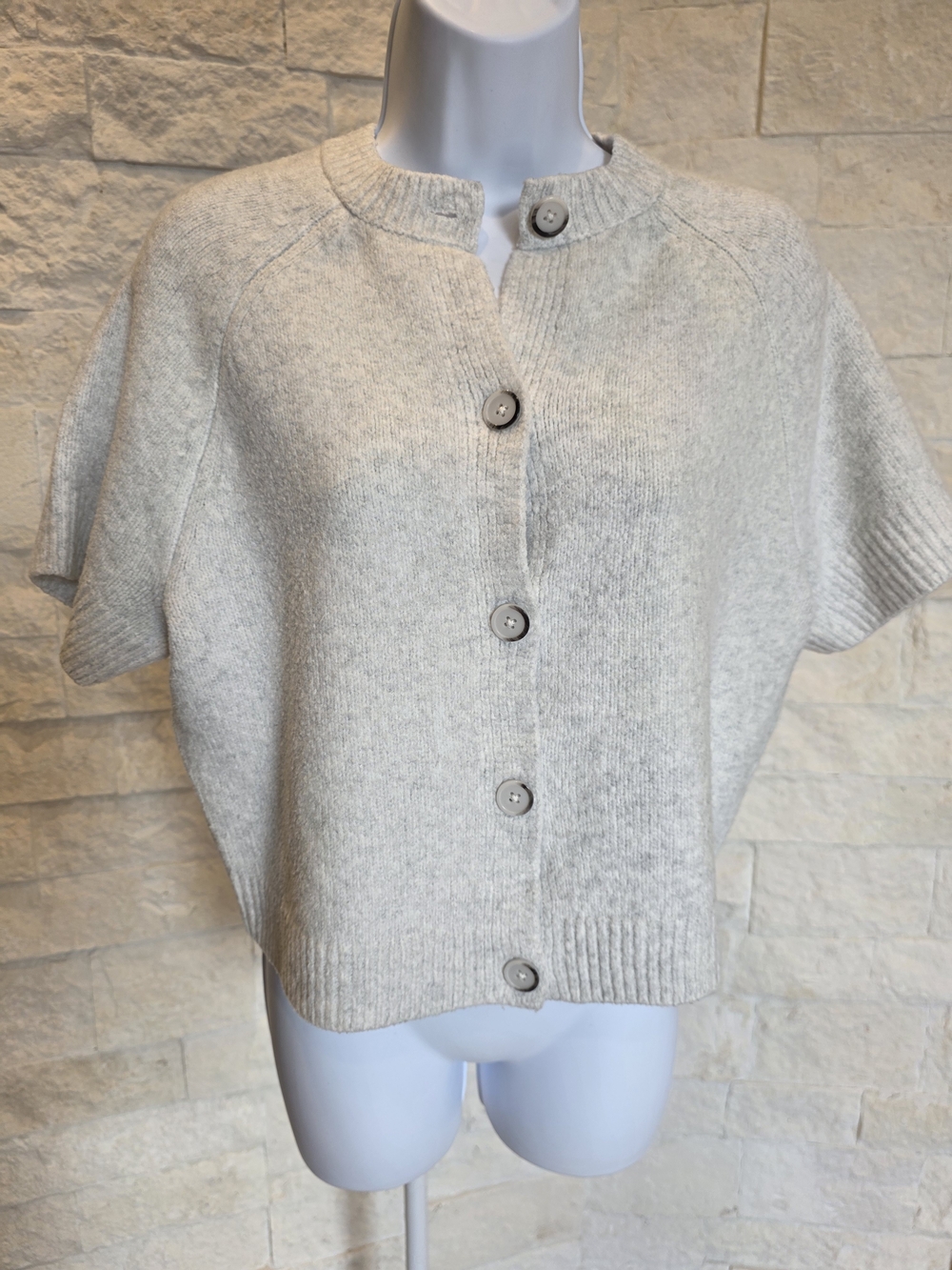 Universal Thread Light Gray Short-Sleeve Button Cardigan